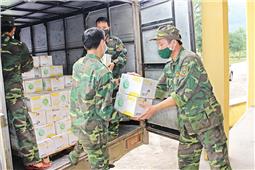 “Nâng niu” từng kiện hàng tình nghĩa